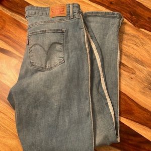 LIKE NEW CLASSIC LEVI MID RISE ANKLE LENGTH SILVER EMBELLISHED SKINNY JEANS